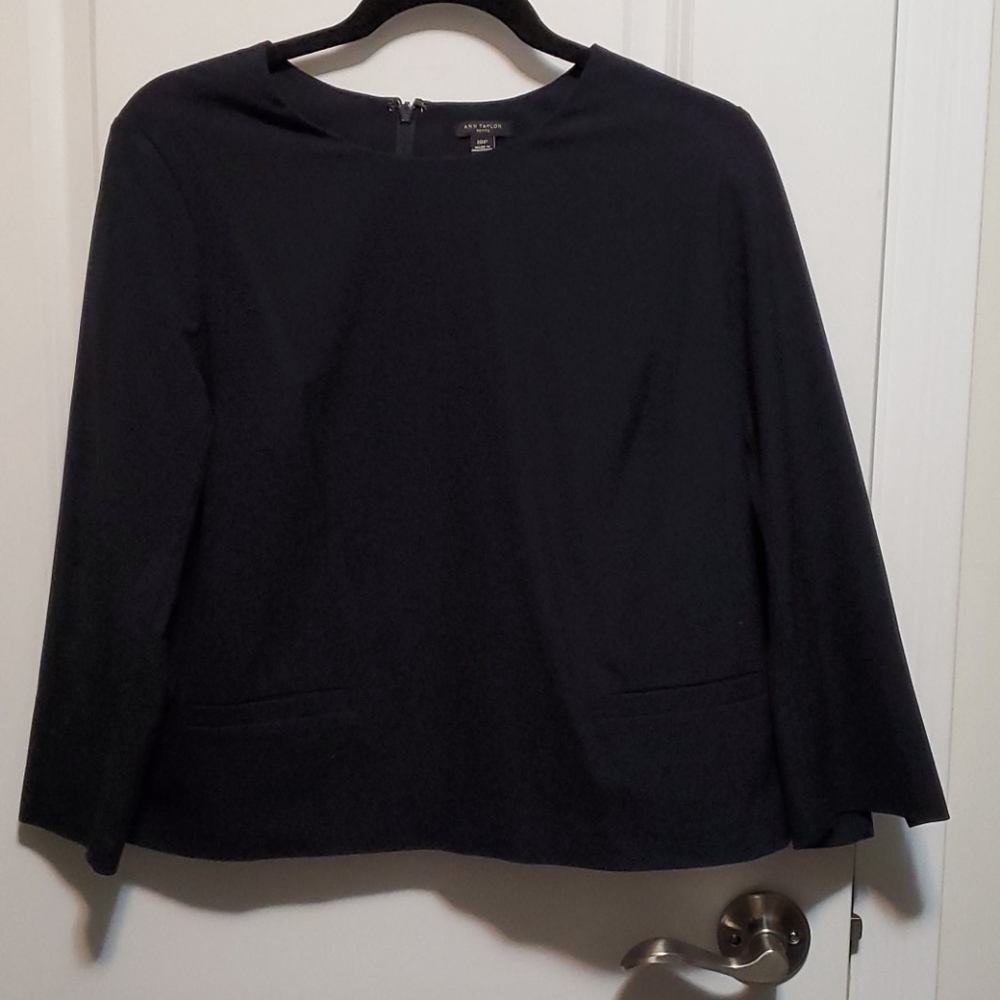 NWOT Ann Taylor Top with pockets!